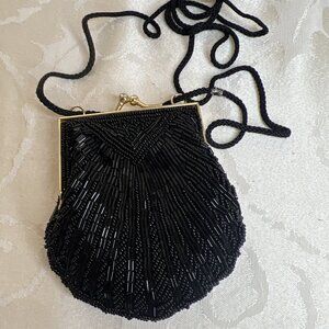 vintage Cadaz Beaded Clam Shell Mini Purse Black Gold Tone Clasp wedding